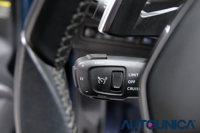 Peugeot 3008 HYBRID4 300 E-EAT8 ALLURE PACK usato a BRESCIA