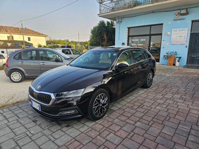 Skoda Octavia 1.5 G-TEC DSG Wagon Style, del 2021, 100.000 km, in vendita a Civitanova Marche (MC)