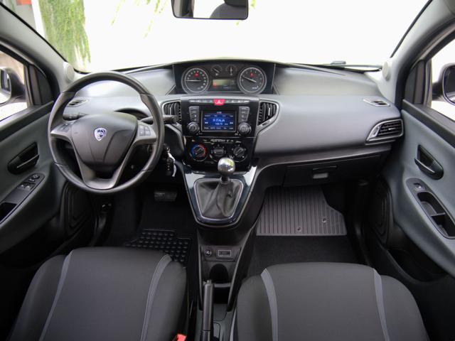 Lancia Ypsilon 0.9 TwinAir 85 CV Cambio Automatico Silver - foto 2 di 4