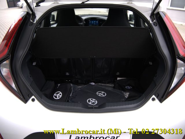 Toyota Aygo X 1.0 VVT-i 72 CV 5 porte Active KM Zero km 0 a COLOGNO MONZESE