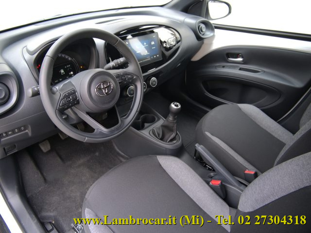 Toyota Aygo X 1.0 VVT-i 72 CV 5 porte Active KM Zero - foto 3 di 4