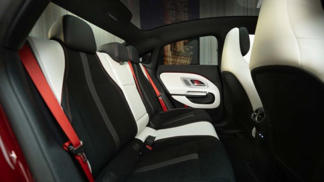 Mercedes-Benz CLA 200 Premium Plus - foto 1 di 4