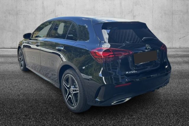 Mercedes-Benz A 250 e hybrid EQ AMG Line Premium - foto 3 di 4