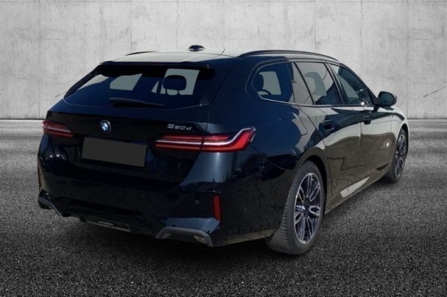 BMW 520 d 48V sDrive Touring Msport - foto 2 di 4