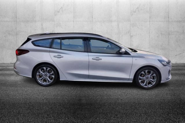 Ford Focus 1.0 EcoBoost Hybrid 125 CV SW ST-Line - foto 3 di 4