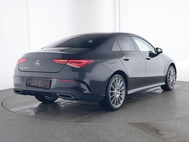 Mercedes-Benz CLA 250 e hybrid EQ Premium - foto 2 di 4