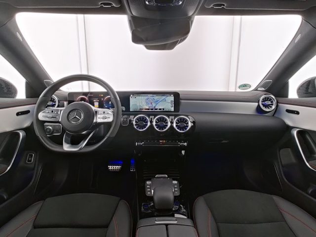Mercedes-Benz CLA 250 e hybrid EQ Premium - foto 3 di 4