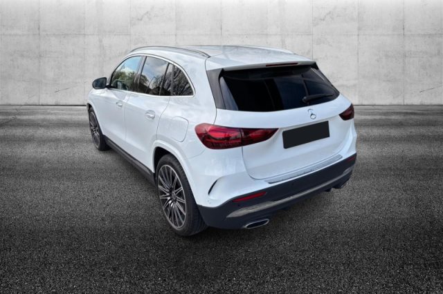 Mercedes-Benz GLA 200 Automatic AMG Line Premium - foto 2 di 4