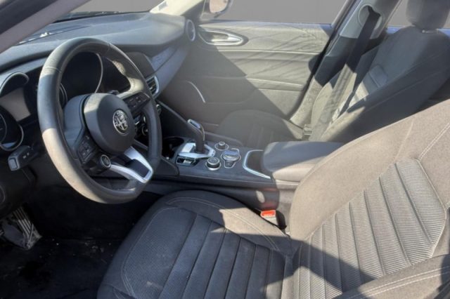 Alfa Romeo Giulia 2.0 Turbo 200 CV AT8 Super - foto 3 di 3