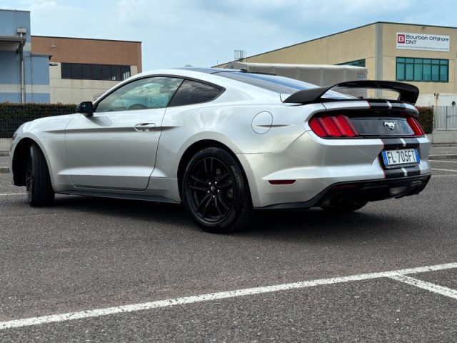 Ford Mustang Fastback 2.3 EcoBoost aut. - foto 2 di 4
