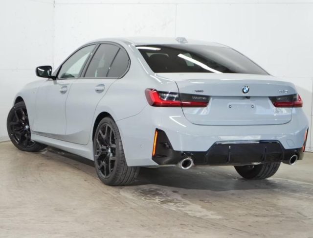 BMW 320 i xDrive Msport - foto 3 di 4