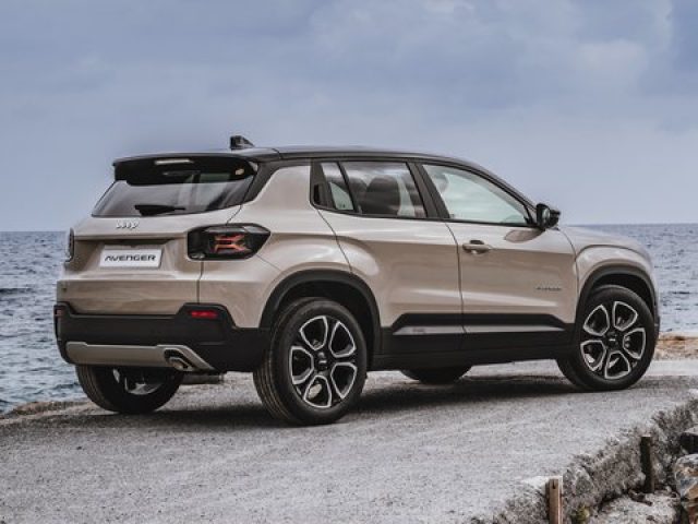 Jeep Avenger 1.2 Turbo 110 CV e-Hybrid Summit nuovo a PIEVE DI CENTO