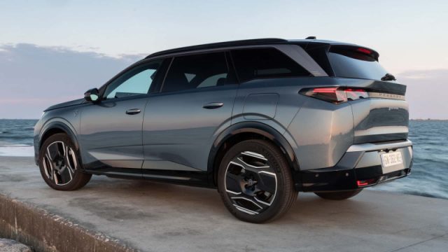 Peugeot 5008 Dual Motor (73kWh) 325 CV GT 3&ordf; serie nuovo a PIEVE DI CENTO
