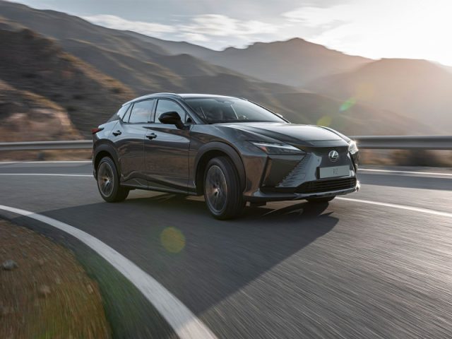 Lexus RZ Full Electric 500e 4WD Luxury - foto 4 di 4