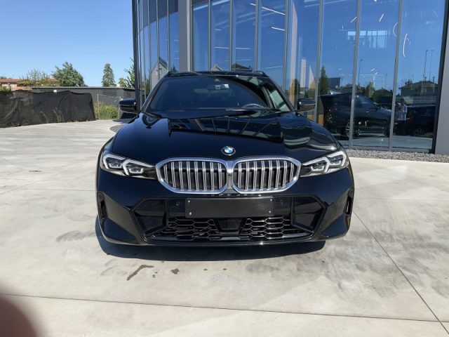 BMW 320 i Touring Msport - foto 2 di 4