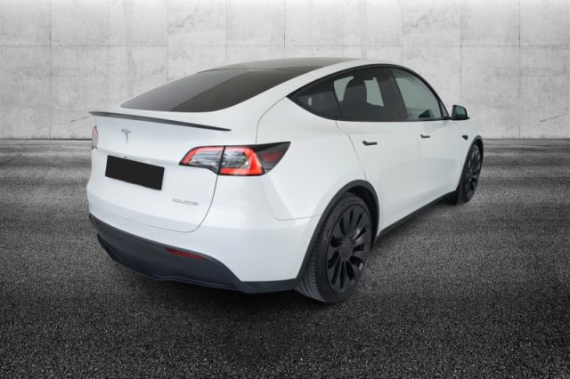 Tesla Model Y AWD Performance - foto 4 di 4