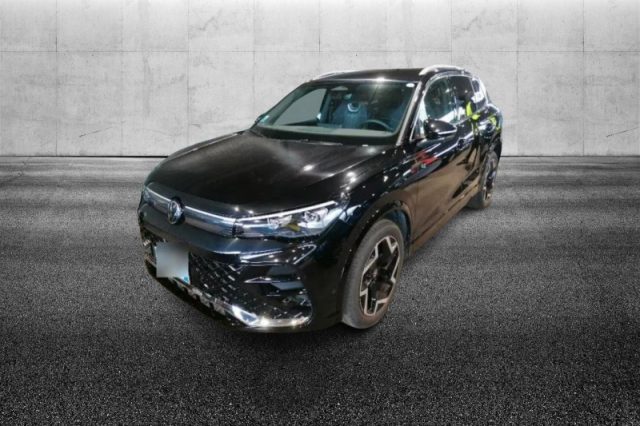 Volkswagen Tiguan 2.0 TDI 150 CV DSG R-Line semestrale a PIEVE DI CENTO