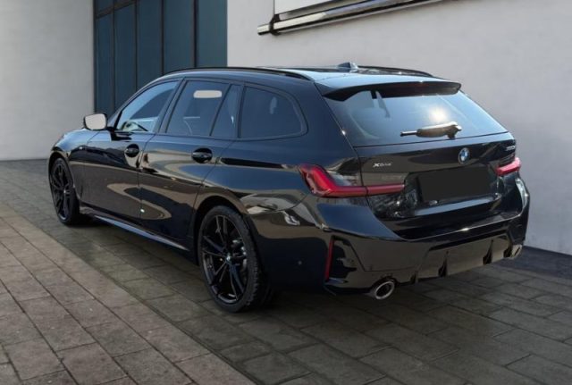 BMW 330 i xDrive Touring Msport - foto 3 di 4