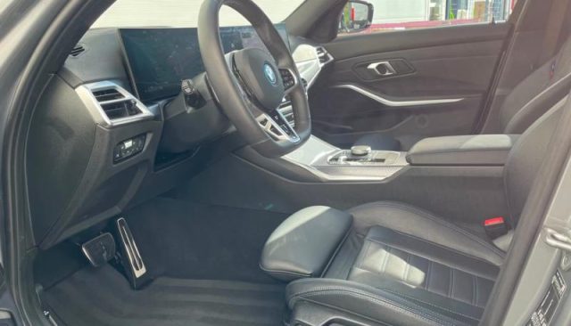 BMW 330 e xDrive Msport - foto 4 di 4