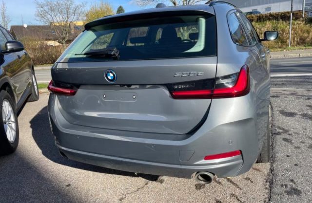 BMW 330 e Touring - foto 4 di 4