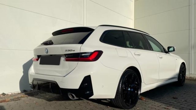 BMW 330 e Touring Msport - foto 2 di 4