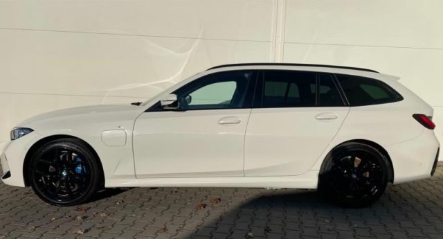 BMW 330 e Touring Msport - foto 3 di 4