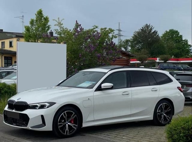 BMW 330 e xDrive Touring Msport Pro - foto 2 di 4