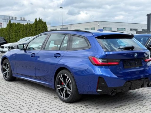 BMW 330 e Touring Msport Pro - foto 2 di 4