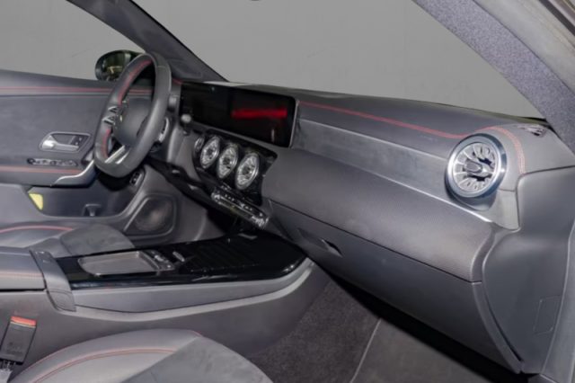 Mercedes-Benz CLA 200 d Automatic AMG Line Premium - foto 4 di 4
