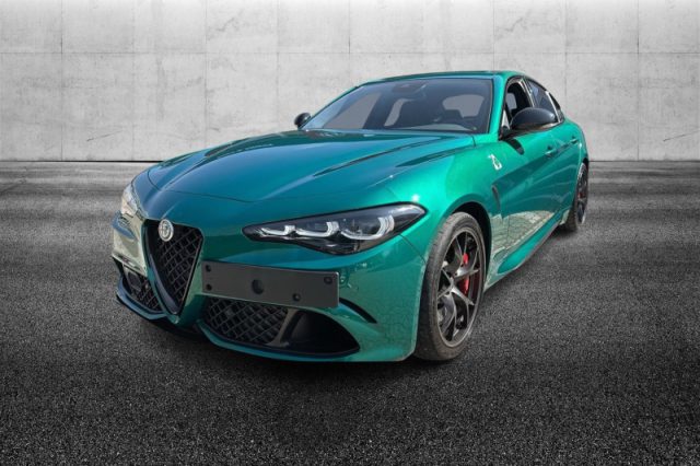 Alfa Romeo Giulia 2.9 V6 Bi-Turbo AT8 Quadrifoglio - foto 2 di 4
