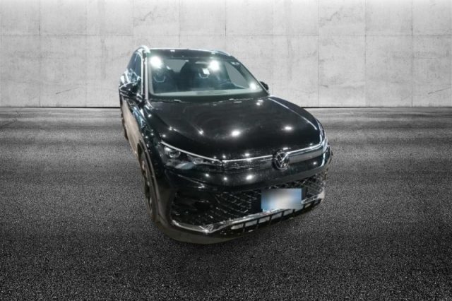 Volkswagen Tiguan 2.0 TDI 150 CV DSG R-Line semestrale a PIEVE DI CENTO