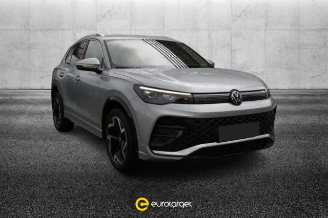 Volkswagen Tiguan 2.0 TDI 150 CV DSG R-Line semestrale a PIEVE DI CENTO