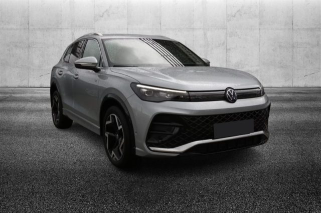 Volkswagen Tiguan 2.0 TDI 150 CV DSG R-Line semestrale a PIEVE DI CENTO
