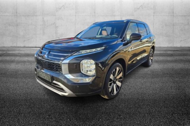 Mitsubishi Outlander 2.4L 4WD PHEV Instyle 4&ordf; serie semestrale a PIEVE DI CENTO