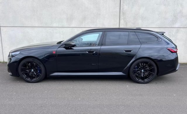 BMW M5 Touring S. 5(G60/61/90/99) - foto 3 di 4