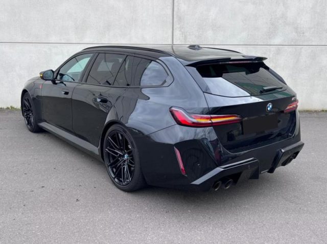 BMW M5 Touring S. 5(G60/61/90/99) - foto 2 di 4