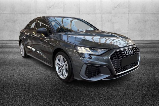 Audi A3 Sedan 35 TDI S tronic S line edition - foto 4 di 4