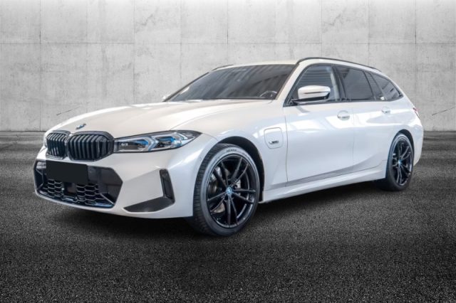 BMW 330 e xDrive Touring Msport - foto 2 di 4
