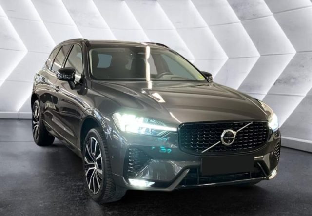 Volvo XC60 B4 (d) automatico Plus Dark - foto 2 di 4