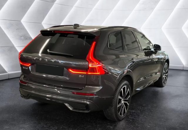 Volvo XC60 B4 (d) automatico Plus Dark - foto 3 di 4