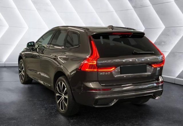 Volvo XC60 B4 (d) automatico Plus Dark - foto 4 di 4