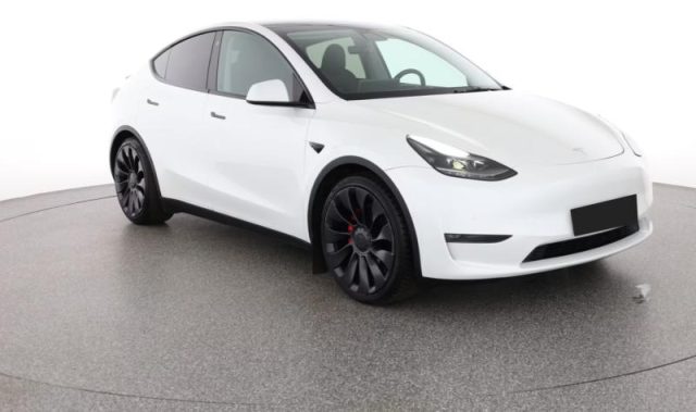 Tesla Model Y Long Range AWD - foto 4 di 4