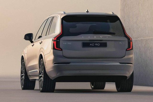 Volvo XC90 T8 Plug-in hybrid AWD aut. 7 posti Plus Black Edi - foto 4 di 4