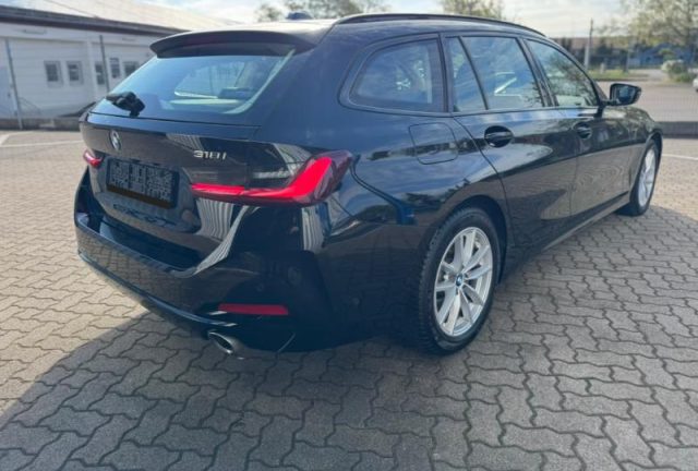 BMW 318 i Touring - foto 2 di 4