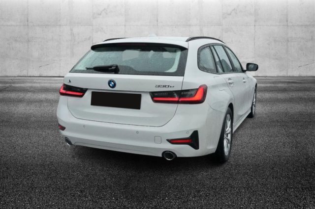 BMW 330 e Touring Business Advantage - foto 3 di 4