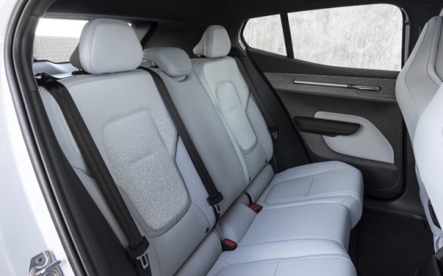Volvo EX30 P8 AWD Plus Black Edition (2023-->) - foto 4 di 4