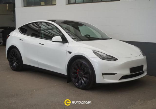 Tesla Model Y AWD Performance - foto 3 di 4