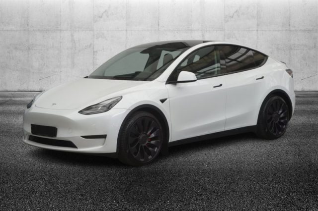 Tesla Model Y AWD Performance - foto 4 di 4
