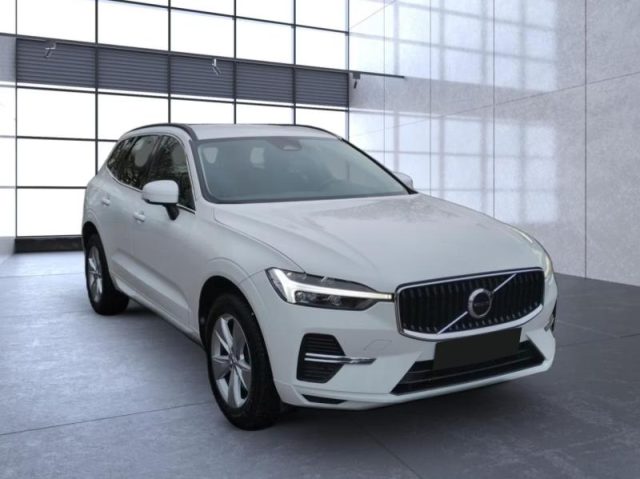 Volvo XC60 B4 (d) AWD Geartronic Momentum Pro - foto 2 di 4