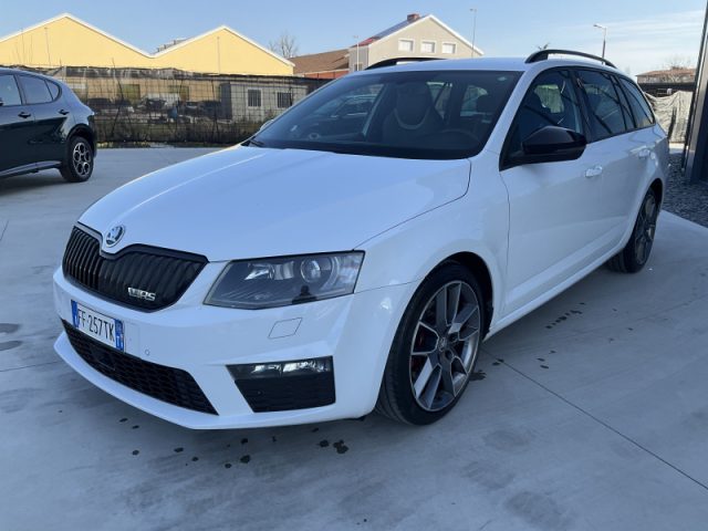 Skoda Octavia 2.0 TDI CR 4x4 DSG Wagon RS - foto 2 di 4